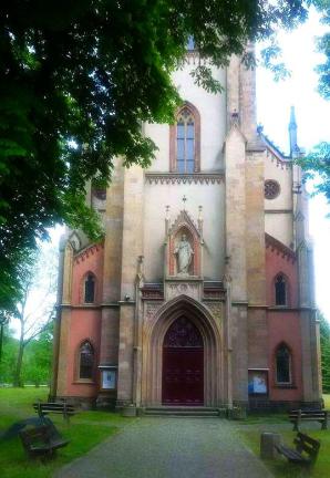 Dziś uroczystości pogrzebowe Magdaleny Żuk w Bogatyni. Uczestniczą w niej ludzie Krzysztofa Rutkowskiego, którzy w środę wezmą udział w poszukiwaniach Remigiusza Baczyńskiego w Toruniu