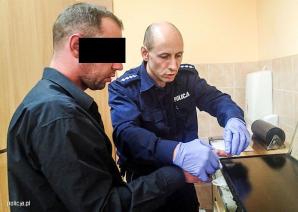 [VIDEO] Napaść na stację paliw...zniechęcił się i wyszedł, bo kasjer czytał gazetę - trafił do aresztu