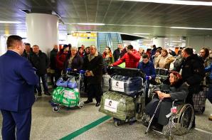 [VIDEO] Do Polski przyleciało 58 repatriantów z Kazachstanu. Pierwsze dni spędzą w Domu Polskim w Pułtusku