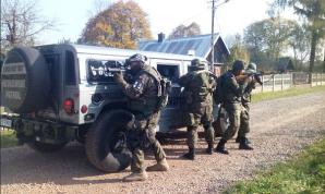 [VIDEO] Krzysztof Rutkowski prezentuje wizerunek płatnego strzelca, który w sobotę zaatakował w Łomży. Dziś na konferencji prasowej oficjalnie wyznaczył nagrodę 10 tysięcy euro za pomoc w schwytaniu egzekutora!
