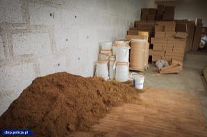 [VIDEO] Cios w przestępczość akcyzową - zlikwidowana fabryka papierosów. Zatrzymano również obywateli Ukrainy i Białorusi.