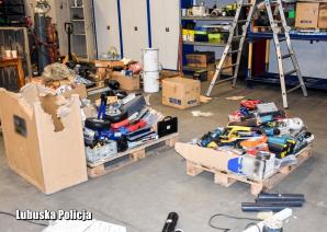 [VIDEO] Tysiące skradzionych przedmiotów wartości 2,5 miliona złotych. Lubuscy policjanci rozbili zorganizowaną grupę przestępczą