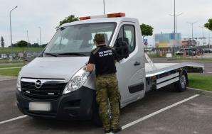 Funkcjonariusze Straży Granicznej z Korczowej oraz Medyki udaremnili trzy próby wywozu na Ukrainę aut pochodzących z przestępstwa. Obywatel Rumunii zamierzał wywieść auto skradzione we Francji, a obywatel Niemiec - z Włoch.