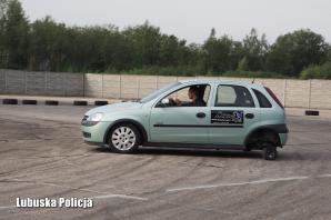 [VIDEO] Pod okiem profesjonalistów lubuscy i niemieccy policjanci doskonalili umiejętności kontrolowania poślizgów