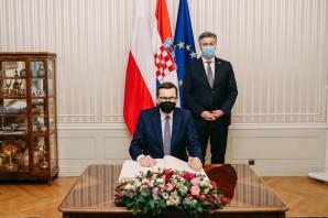 [VIDEO] Premier po spotkaniu z liderami V4 i premierem Chorwacji: poziom solidarności jest budujący i bezprecedensowy. Tematem wiodącym obu spotkań była aktualna sytuacja na polsko-białoruskiej granicy