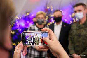 [VIDEO] Spotkanie wigilijne Pary Prezydenckiej z żołnierzami i funkcjonariuszami