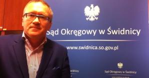 [VIDEO] SPRAWA BOŻENY ZALEWSKIEJ: Przestrzeganie procedur w dolnośląskich sądach? Ale po co, skoro można skazać bez żadnego dowodu? A skargi na udowodnione kolesiostwo pani prokurator i sędziów uznać za „oczywiście bezzasadne”!