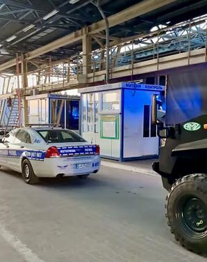 [VIDEO] Rutkowski wrócił z objętej wojną Ukrainy. Wraz z żoną Mają, która uruchamia projekt humanitarny, przywieźli 30 uchodźców. Oboje zapowiadają ponowny wyjazd