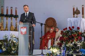[VIDEO] W Markowej na Podkarpaciu odbyła się msza beatyfikacyjna Józefa i Wiktorii Ulmów oraz ich siedmiorga dzieci. W Eucharystii uczestniczyli Prezydent Andrzej Duda z Małżonką Agatą Kornhauser–Dudą