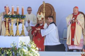 [VIDEO] W Markowej na Podkarpaciu odbyła się msza beatyfikacyjna Józefa i Wiktorii Ulmów oraz ich siedmiorga dzieci. W Eucharystii uczestniczyli Prezydent Andrzej Duda z Małżonką Agatą Kornhauser–Dudą