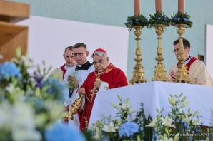 [VIDEO] W Markowej na Podkarpaciu odbyła się msza beatyfikacyjna Józefa i Wiktorii Ulmów oraz ich siedmiorga dzieci. W Eucharystii uczestniczyli Prezydent Andrzej Duda z Małżonką Agatą Kornhauser–Dudą