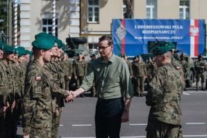 [VIDEO] Premier Mateusz Morawiecki spotkał się z żołnierzami 2. Hrubieszowskiego Pułku Rozpoznawczego im. mjr. Henryka Dobrzańskiego Hubala