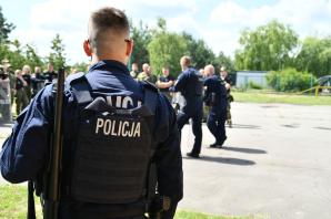 Policjanci szkolą żołnierzy wojska polskiego i strażników granicznych