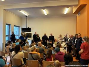 [VIDEO] Dolnośląscy mundurowi przekazali artykuły szkolne, zabawki, gry i klocki dzieciom z oddziałów dziecięcych Dolnośląskiego Szpitala Specjalistycznego im. T. Marciniaka we Wrocławiu