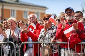 [VIDEO] Obchody Święta Narodowego Trzeciego Maja z udziałem pary prezydenckiej