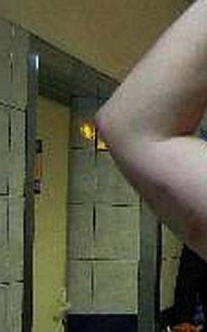 Nakłanianie do prostytucji, nielegalny handel alkoholem i papierosami na linii Polska - Anglia? Rutkowski bierze pod ochronę Martę, która nie może poradzić sobie z gnębiącym ją Robertem K. 