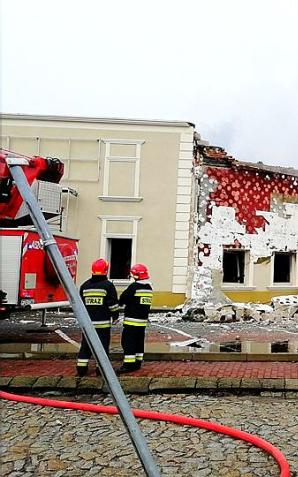 [VIDEO] PATRIOT24 NEWS: Pożar galerii handlowej w Żarach. Spłonęło 19 sklepów