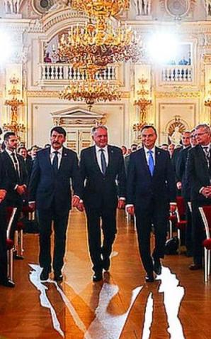 Praga: Jubileuszowe obchody rozszerzenia NATO o państwa V4 na Zamku Hradczany