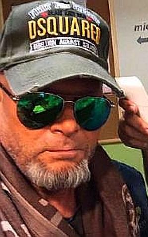 Krzysztof Rutkowski nie ma koronawirusa. Przyjmuje osobiście m.in. poszkodowanych przez oszustów wyłudzających pieniądze metodą 