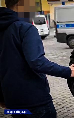 [VIDEO] Członkowie grupy są podejrzani m.in. o wyłudzanie środków finansowych z tzw. Tarczy finansowej