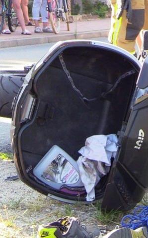 Nietrzeźwy motocyklista bez uprawnień uderzył w słup energetyczny. Piłeś alkohol - nie wsiadaj za kierownicę!