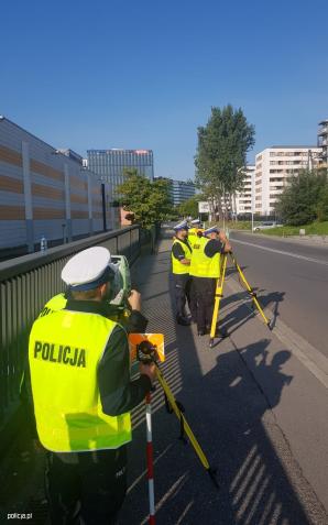 Instruktaż dla policjantów z obsługi tachimetrów