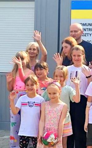 Wizyta przedstawicieli Ambasady RP w centrum wsparcia ukraińskich uchodźców Rozytyly w Pradze Czechy