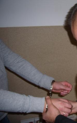 Po alkoholu wyjechał z pola poprzez krzewy i wpadł  na kobietę