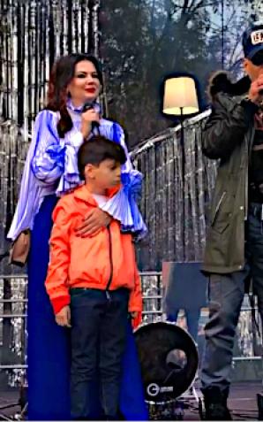 [VIDEO] Helikopterem przyleciał Rutkowski, by z żoną Mają i dziećmi wziąć udział w otwarciu kliniki MultiDent w Stalowej Woli!