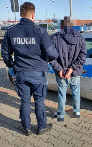 Uderzył w auto, kobieta w ciąży trafiła do szpitala. Porzucił samochód i uciekał na pieszo