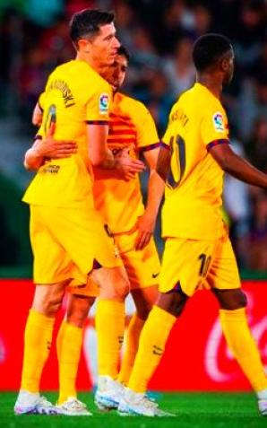 Dwa gole i jedna asysta Roberta Lewandowskiego! Barcelona pokonuje Elche 4:0!
