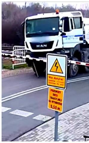 [VIDEO] Nowa Sucha: szkody na miliony. Kierowca ciężarówki doprowadził do wypadku