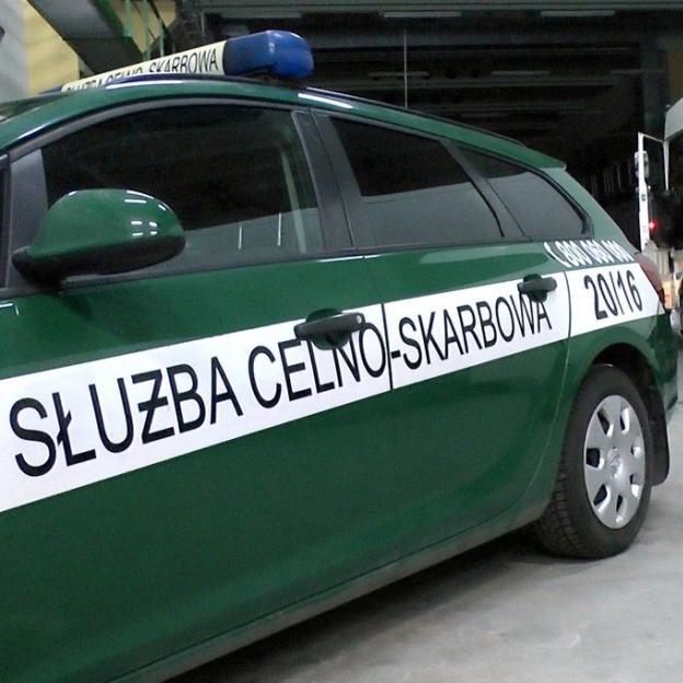 [VIDEO] Papierosy zamiast ciastek. KAS przechwyciła łotewską kontrabandę wartą ponad 7,5 mln zł, która miała przewozić do Francji