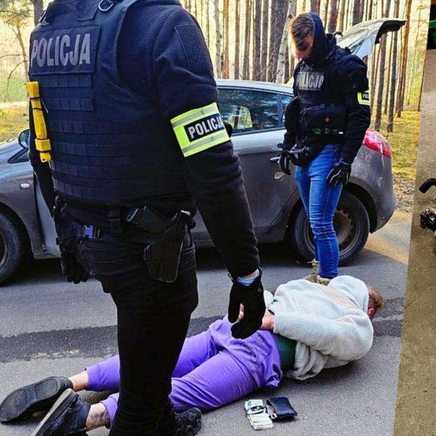 [VIDEO] Policjanci rozbili grupę przestępczą zajmującą się kradzieżami pojazdów. Straty oszacowano na blisko milion złotych