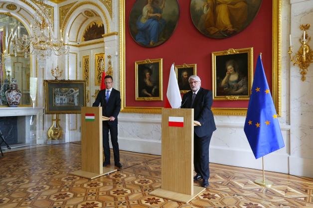 O gospodarce i bezpieczeństwie szef polskiego MSZ Witold Waszczykowski z ministrem spraw zagranicznych i handlu Węgier Péterem Szijjártó