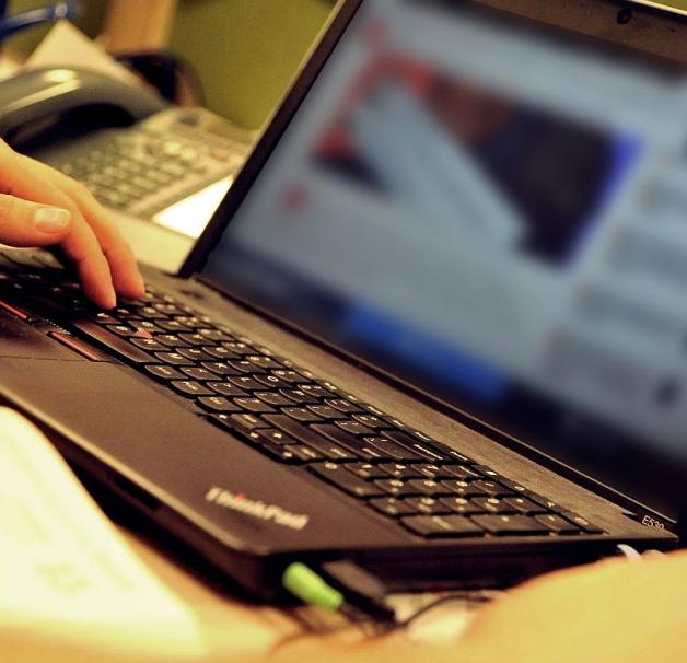 Szybka reakcja Policji na agresywne treści w internecie