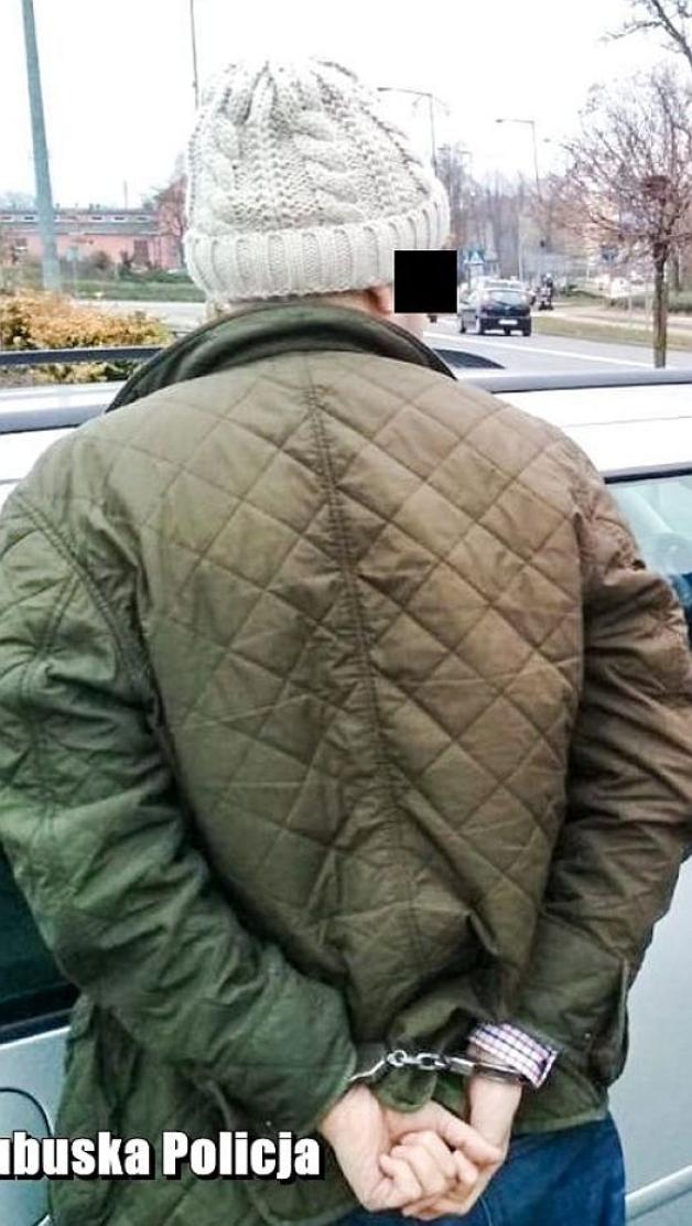 Szybcy i skuteczni - policjanci drogówki w przeciągu godziny zatrzymali mężczyzn odpowiedzialnych za kradzież kilku tysięcy euro