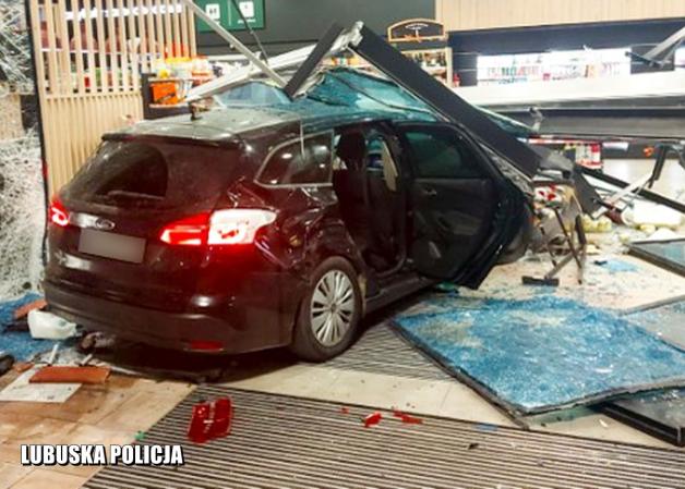 [VIDEO] STARANOWAŁ SKLEP NA STACJI PALIW I OMAL NIE POZABIJAŁ LUDZI!