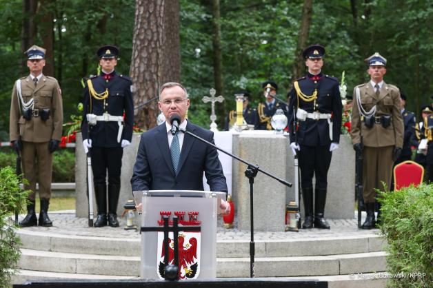 [VIDEO] Hołd dla litewskich lotników w 90. rocznicę katastrofy pod Pszczelnikiem