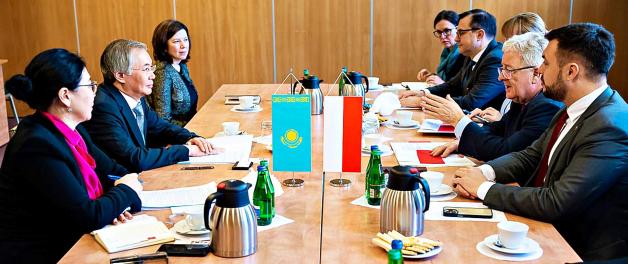 Spotkanie ministra rolnictwa i rozwoju wsi Czesława Siekierskiego z ambasadorem Kazachstanu w Polsce Alimem Kirabajewem