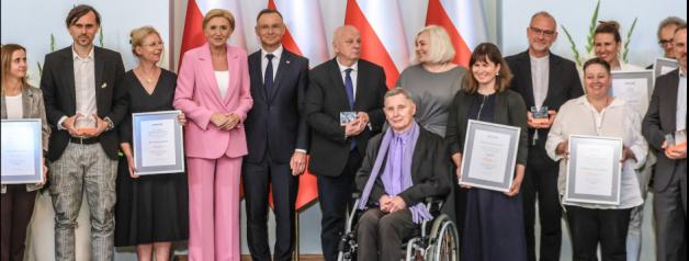 [VIDEO] Para Prezydencka uhonorowała laureatów Konkursu Architektoniczno–Urbanistycznego „Lider Dostępności”. To już dziewiąta edycja konkursu pod Honorowym Patronatem Prezydenta RP